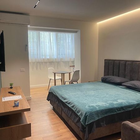 Downtown Studio Apartments Тирана Екстер'єр фото