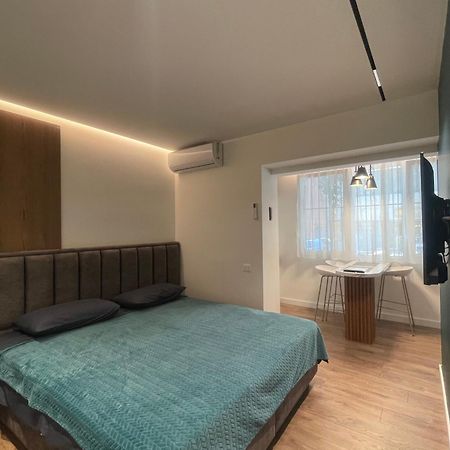 Downtown Studio Apartments Тирана Екстер'єр фото