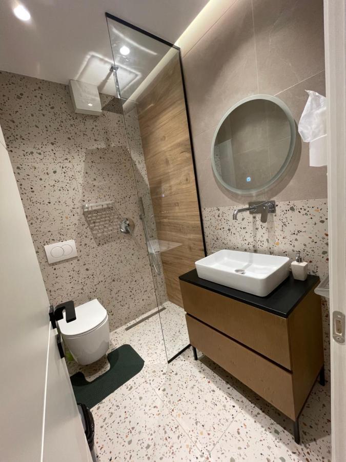 Downtown Studio Apartments Тирана Екстер'єр фото