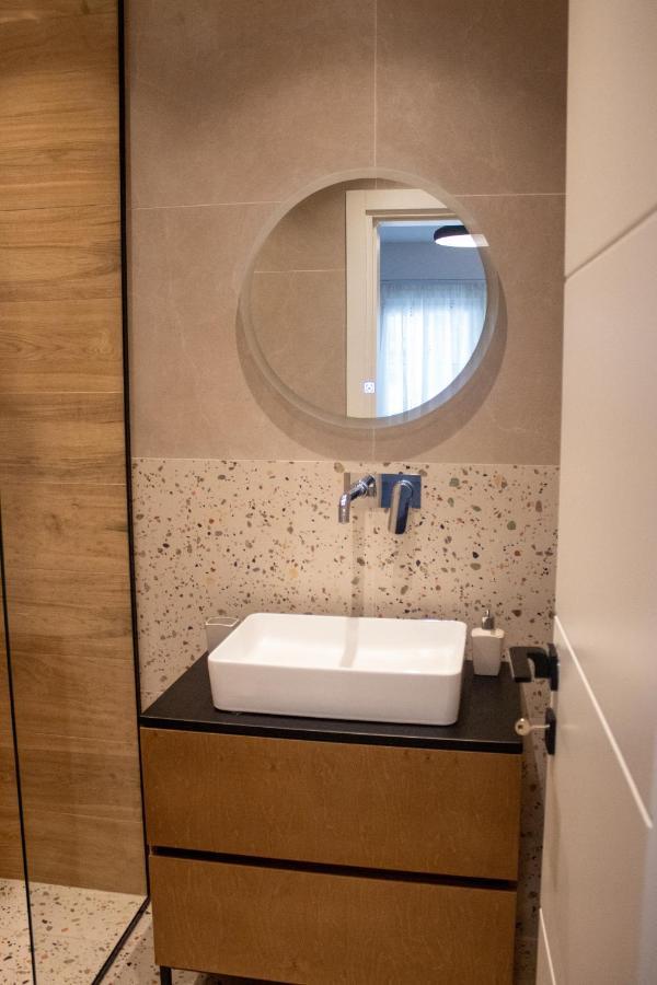 Downtown Studio Apartments Тирана Екстер'єр фото