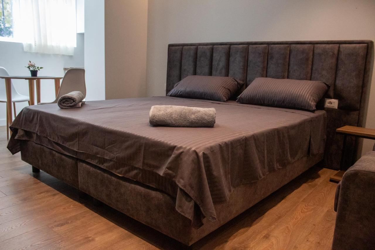 Downtown Studio Apartments Тирана Екстер'єр фото
