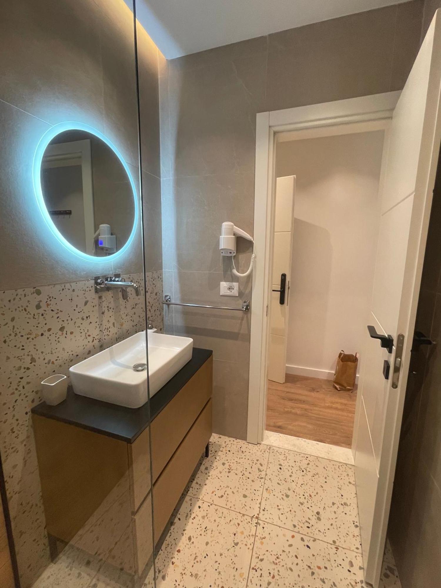 Downtown Studio Apartments Тирана Екстер'єр фото