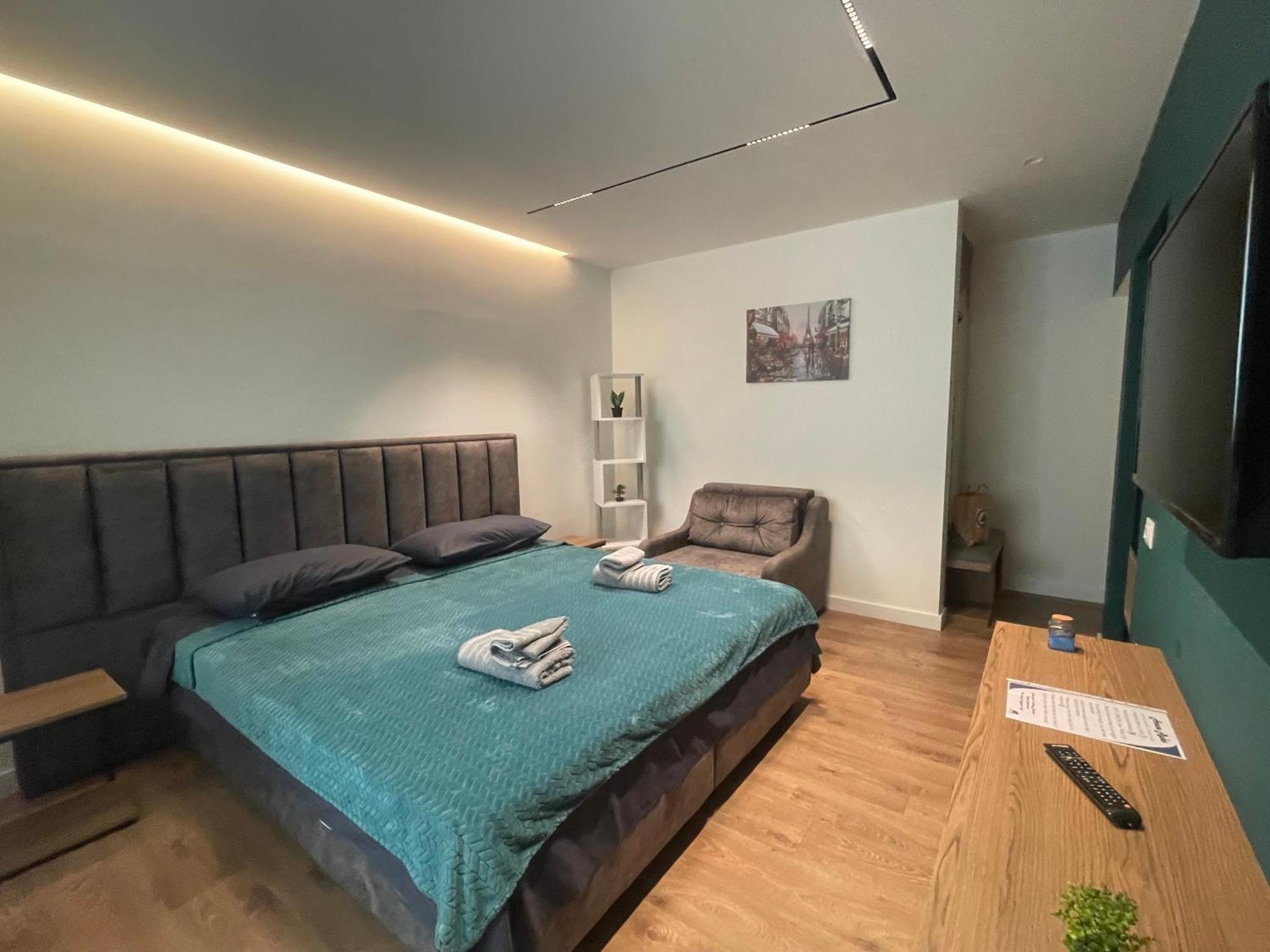 Downtown Studio Apartments Тирана Екстер'єр фото