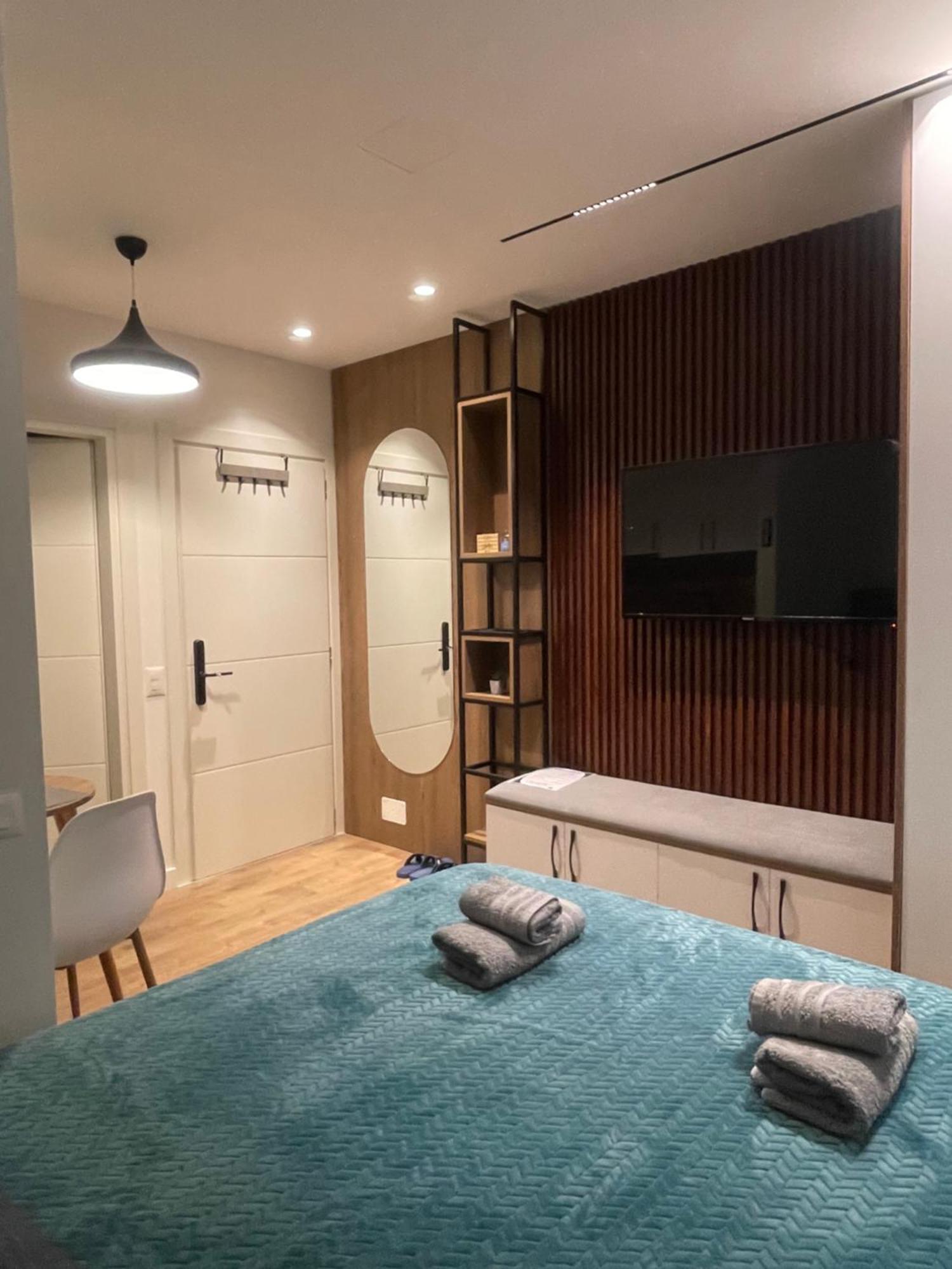 Downtown Studio Apartments Тирана Екстер'єр фото