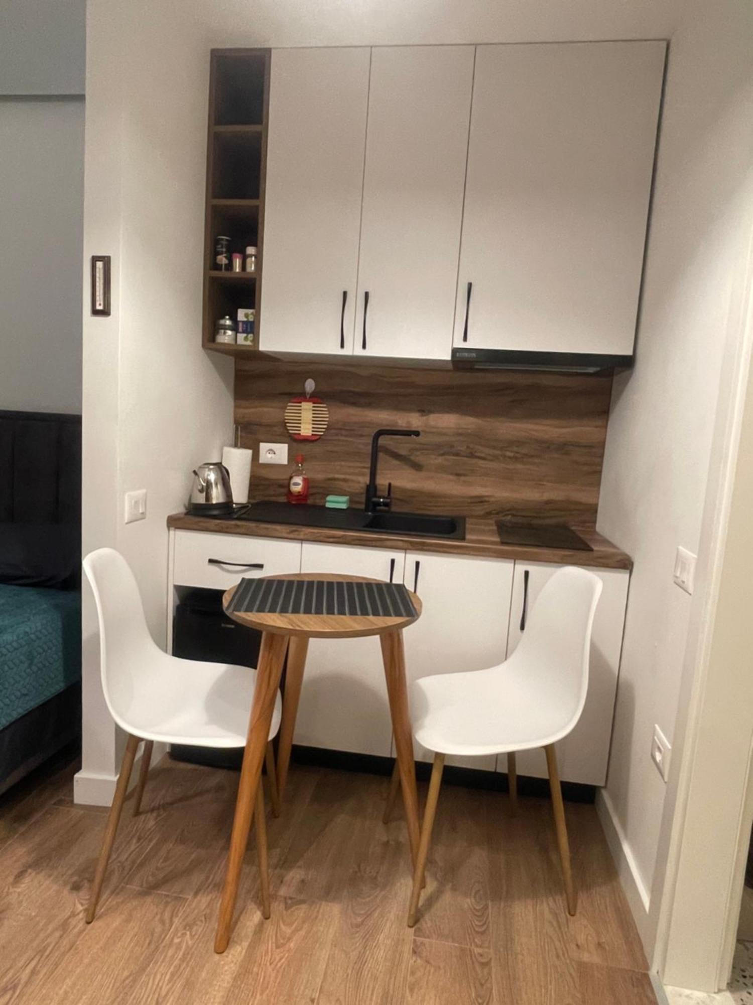 Downtown Studio Apartments Тирана Екстер'єр фото