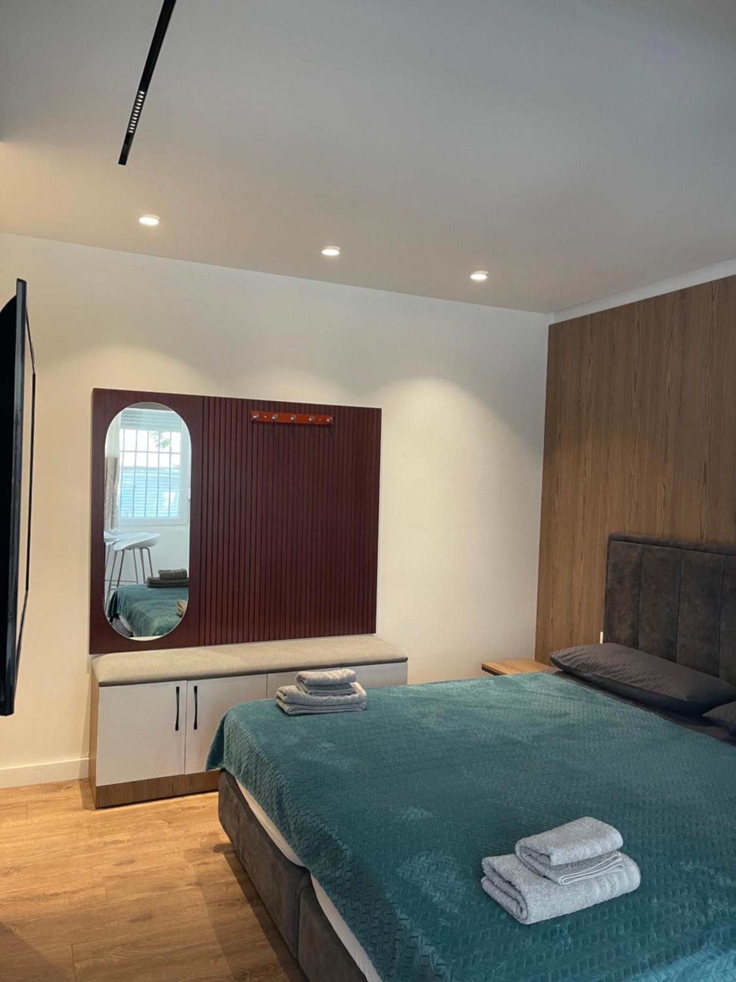 Downtown Studio Apartments Тирана Екстер'єр фото