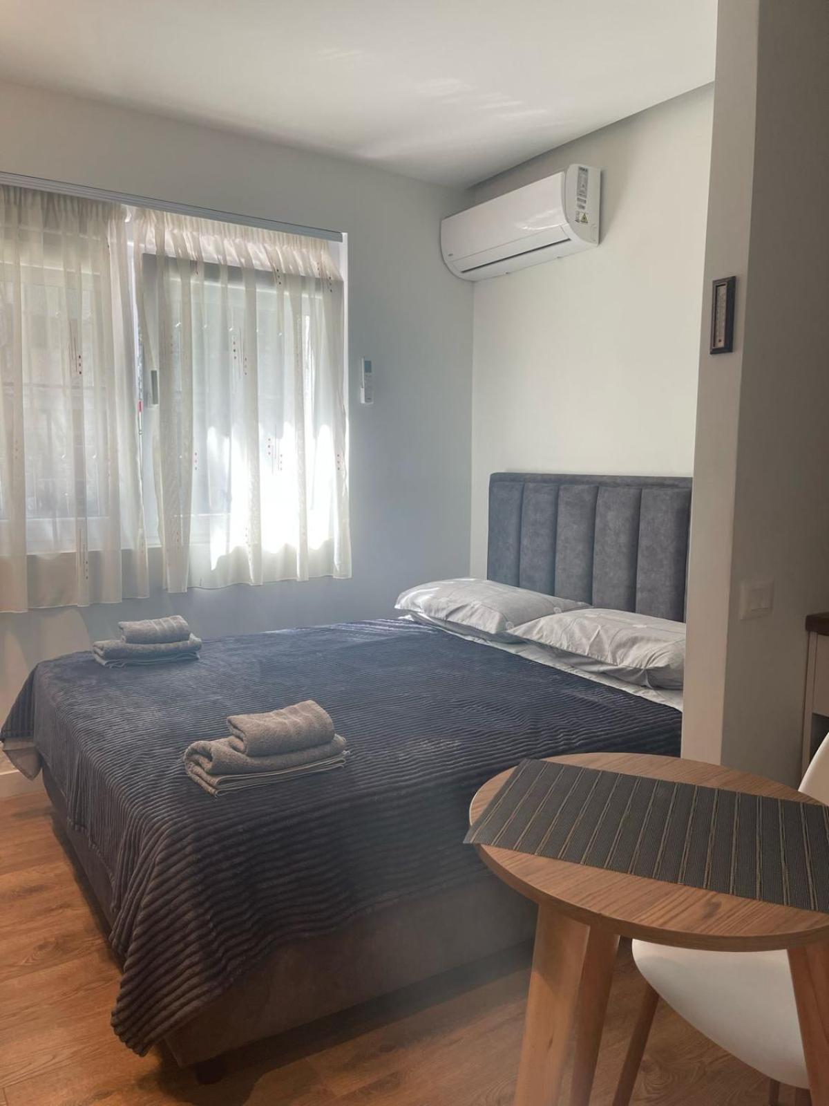 Downtown Studio Apartments Тирана Екстер'єр фото